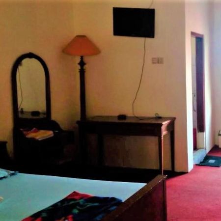 Wisma & Kantin Amanda Mojokerto Buitenkant foto
