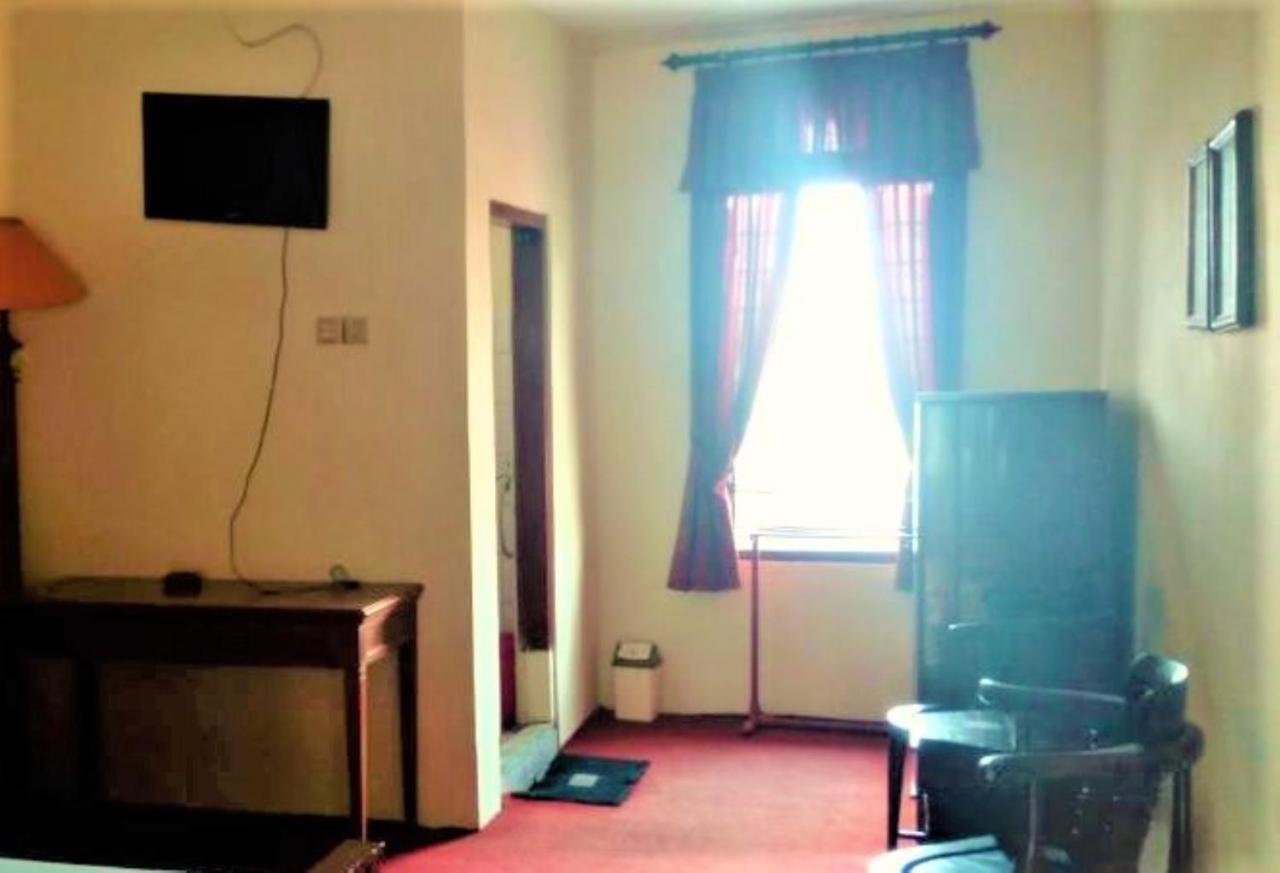 Wisma & Kantin Amanda Mojokerto Buitenkant foto