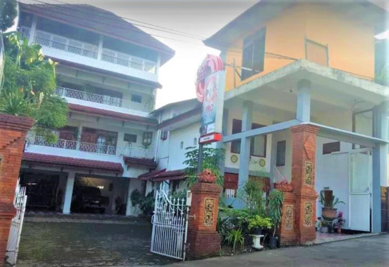 Wisma & Kantin Amanda Mojokerto Buitenkant foto