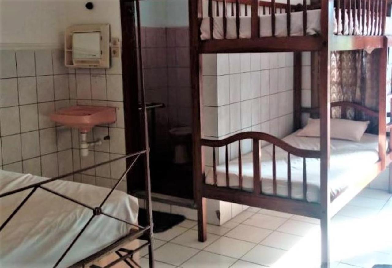 Wisma & Kantin Amanda Mojokerto Buitenkant foto