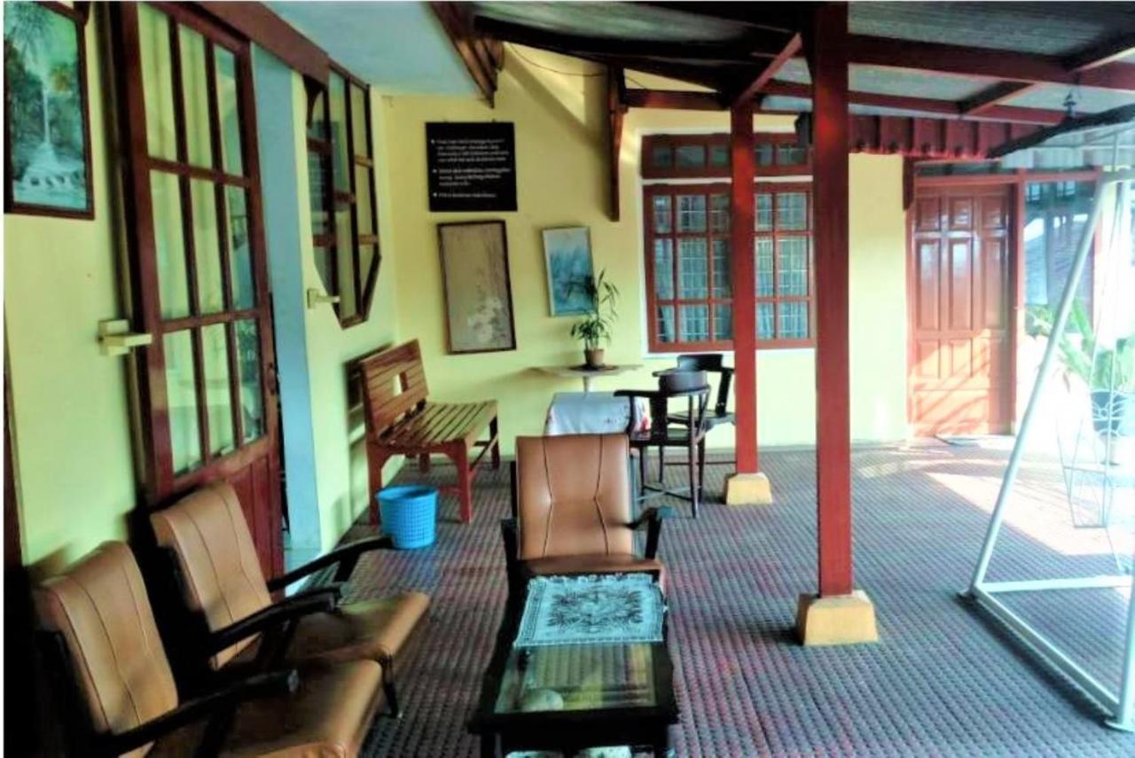 Wisma & Kantin Amanda Mojokerto Buitenkant foto