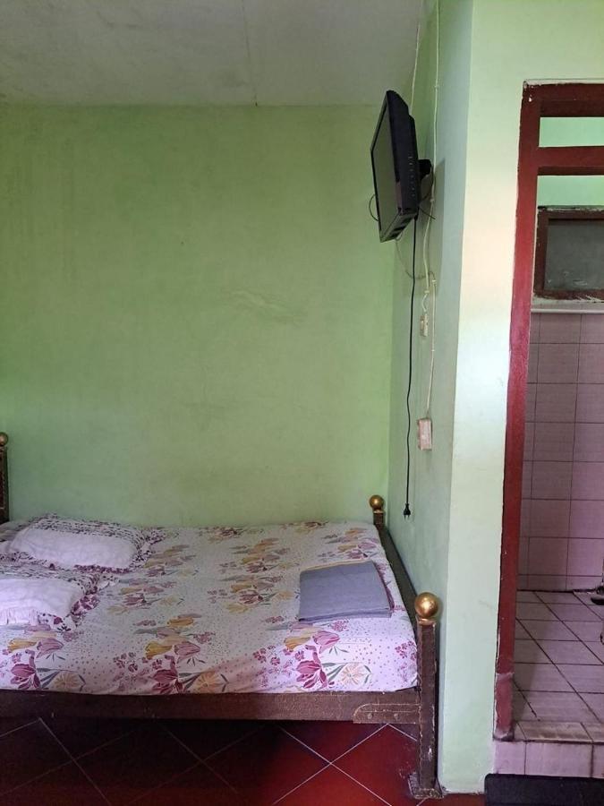 Wisma & Kantin Amanda Mojokerto Buitenkant foto
